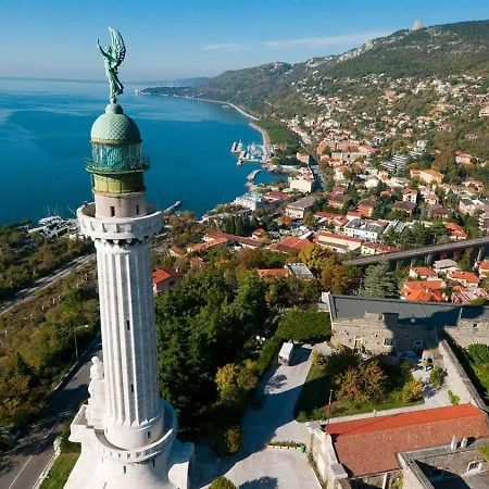 Marine Pearl Marina Julia